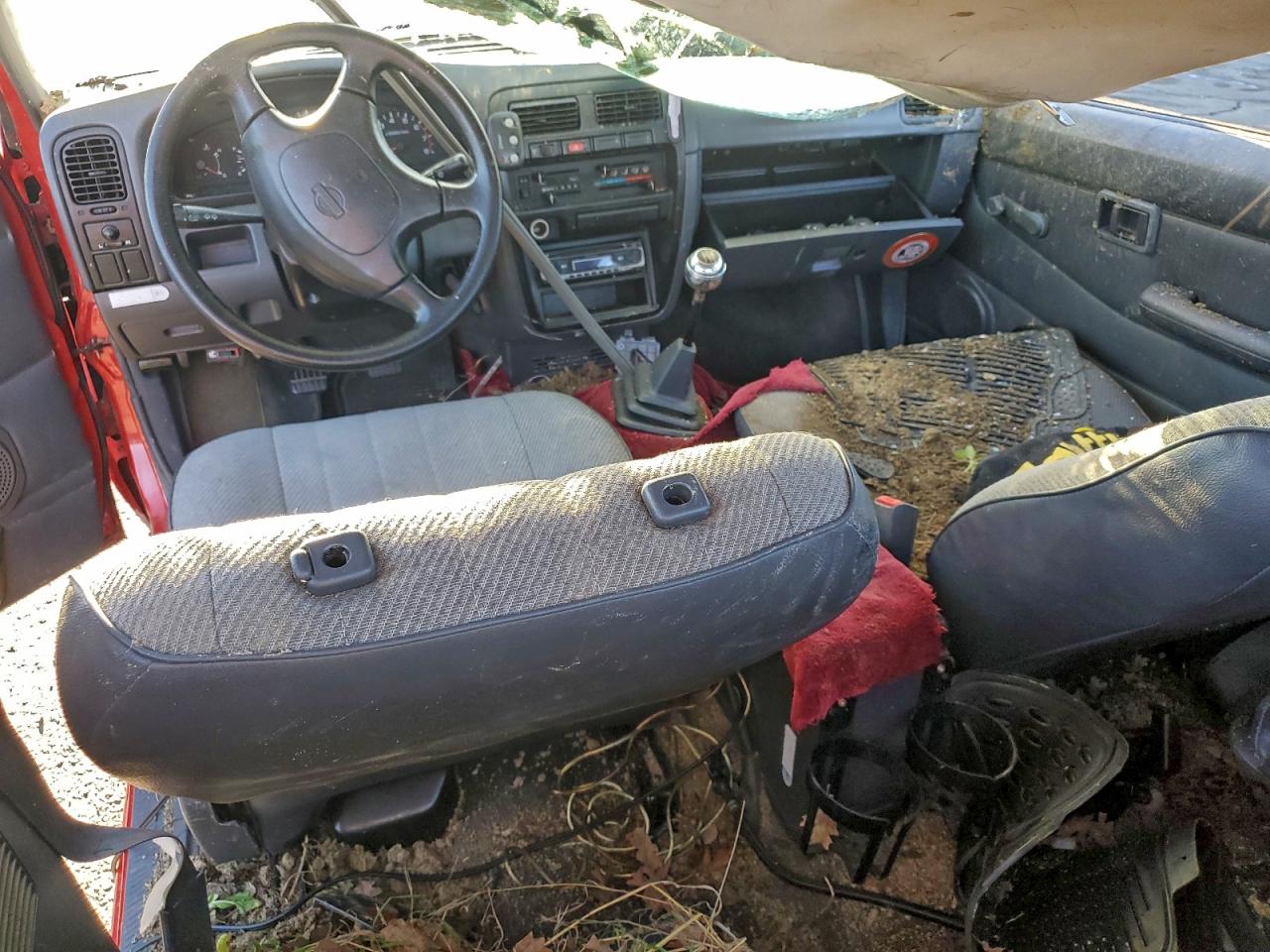 1995 NISSAN TRUCK KING CAB XE photo 22