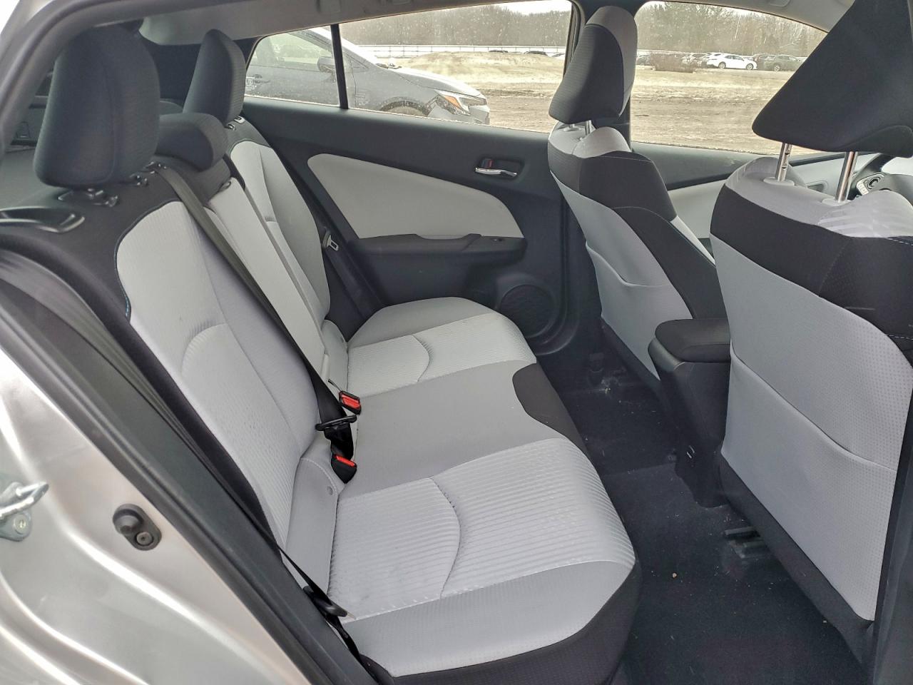 2018 TOYOTA PRIUS photo 19