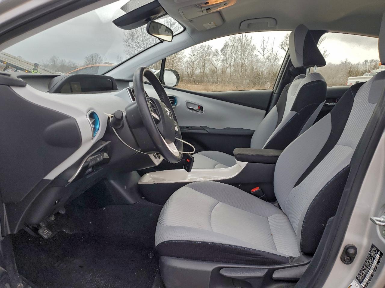 2018 TOYOTA PRIUS photo 13