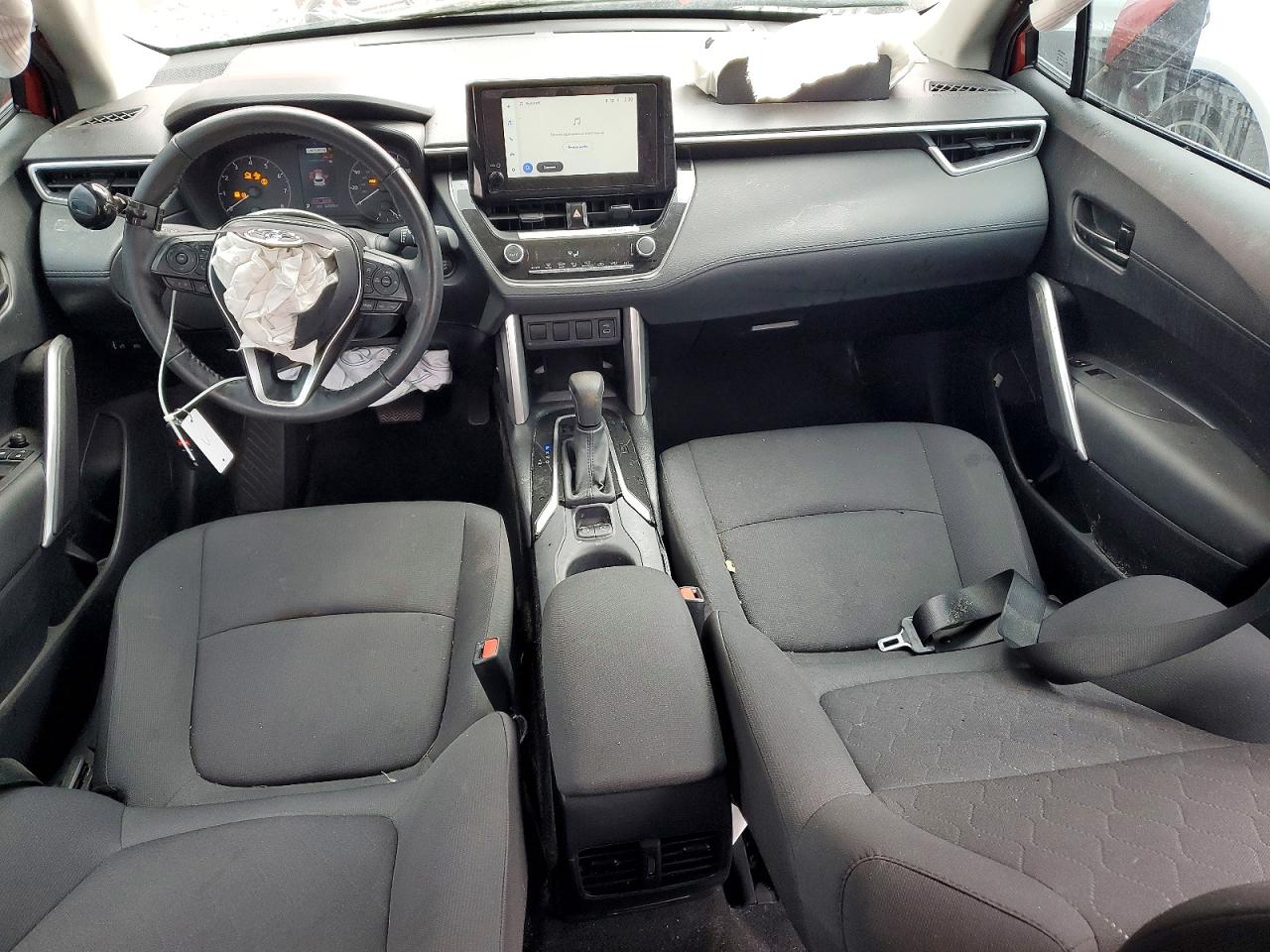 2024 TOYOTA COROLLA CROSS LE photo 15