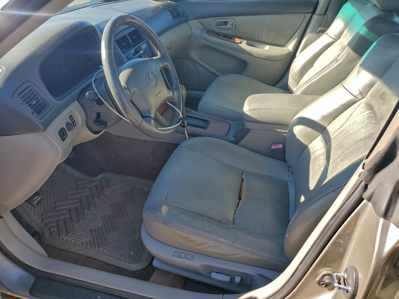 1999 LEXUS ES 300 photo 19