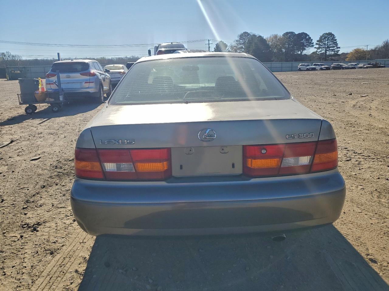 1999 LEXUS ES 300 photo 16
