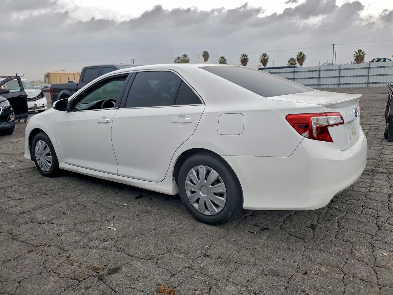 2013 TOYOTA CAMRY L photo 4