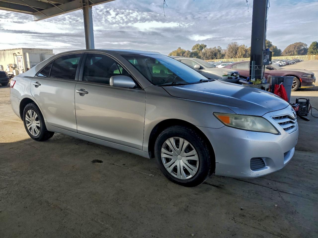 2011 TOYOTA CAMRY BASE photo 4