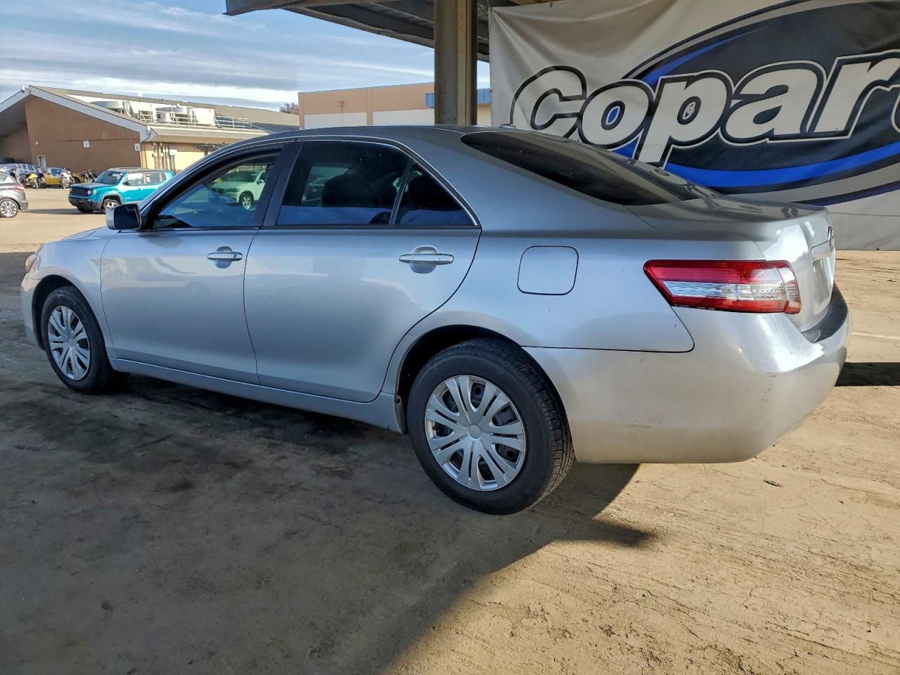 2011 TOYOTA CAMRY BASE photo 2
