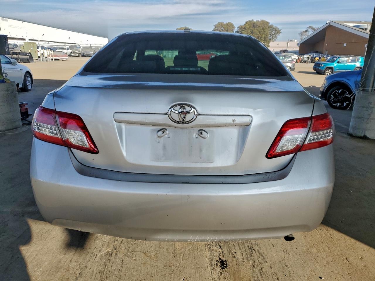 2011 TOYOTA CAMRY BASE photo 6