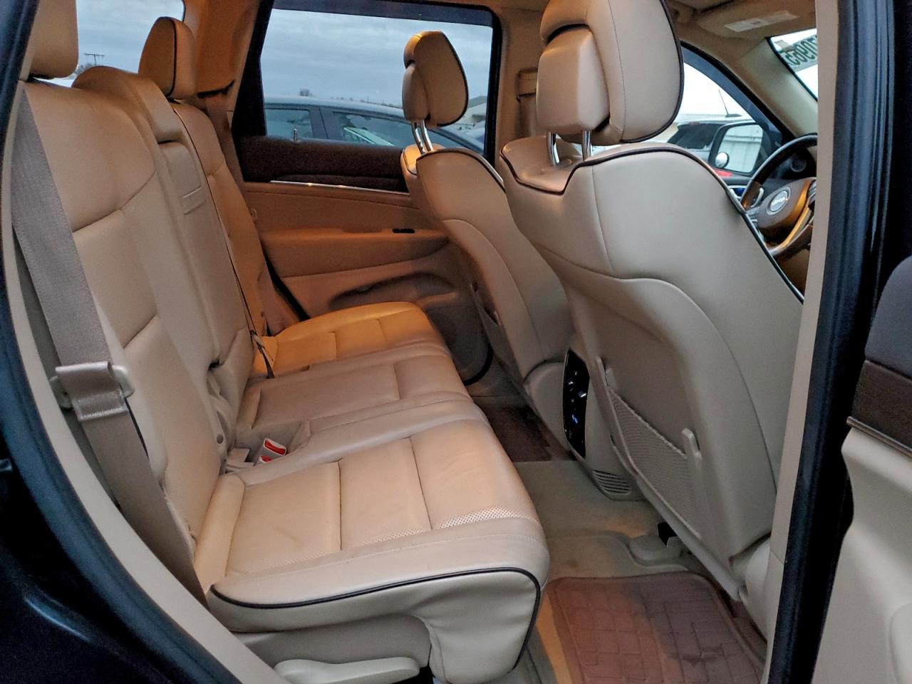 2015 JEEP GRAND CHEROKEE OVERLAND photo 11