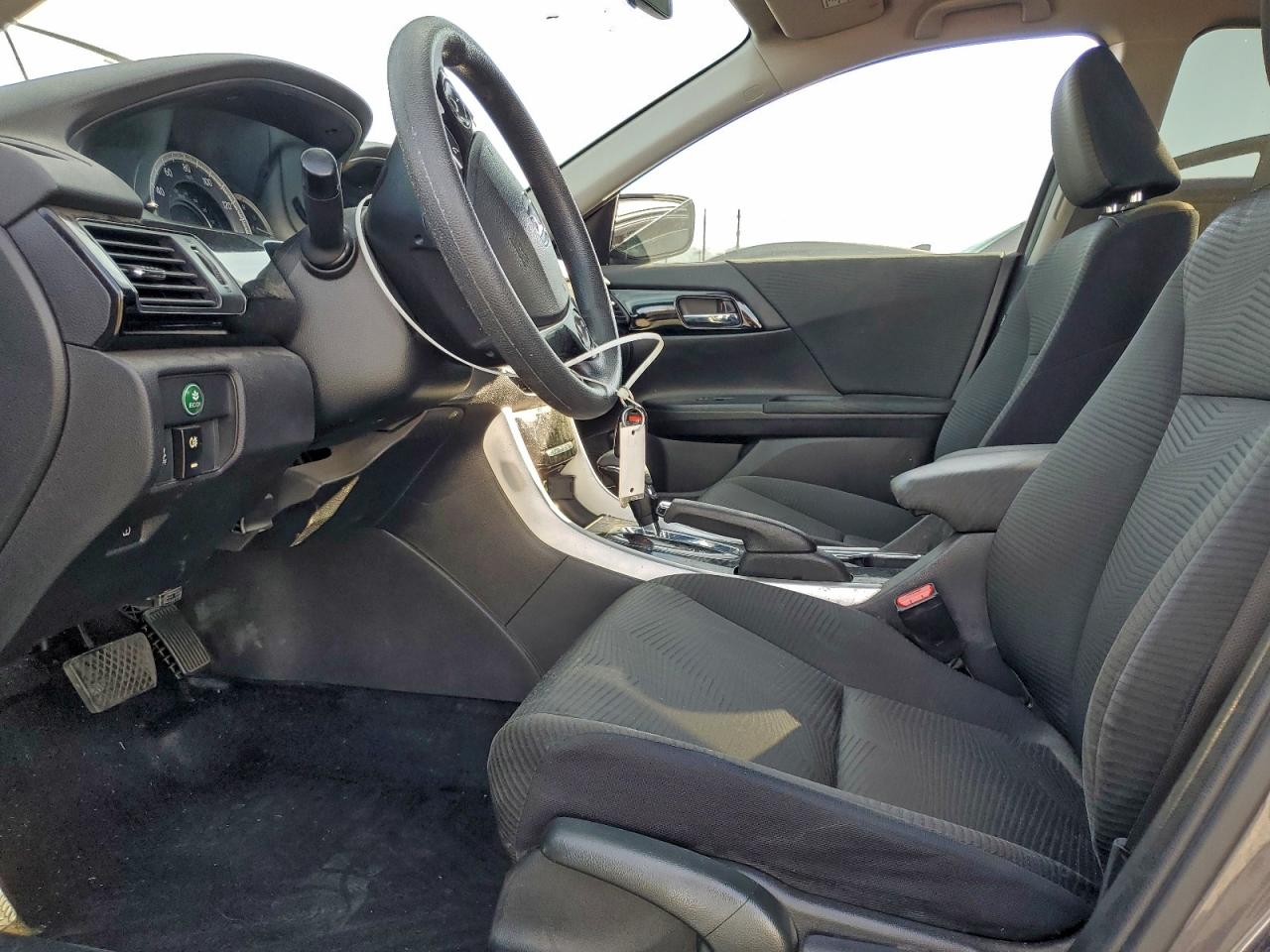 2017 HONDA ACCORD LX photo 19
