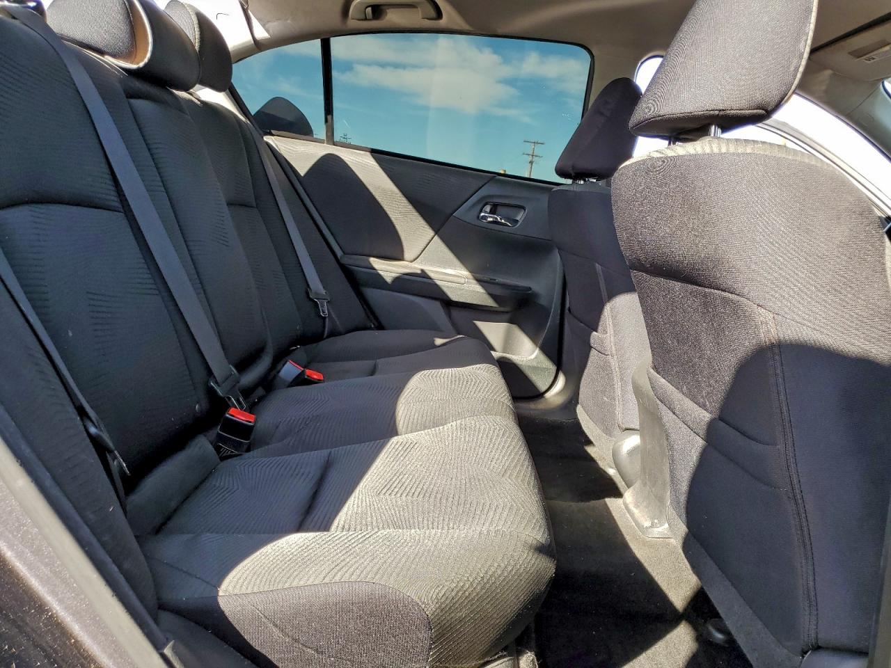 2017 HONDA ACCORD LX photo 28