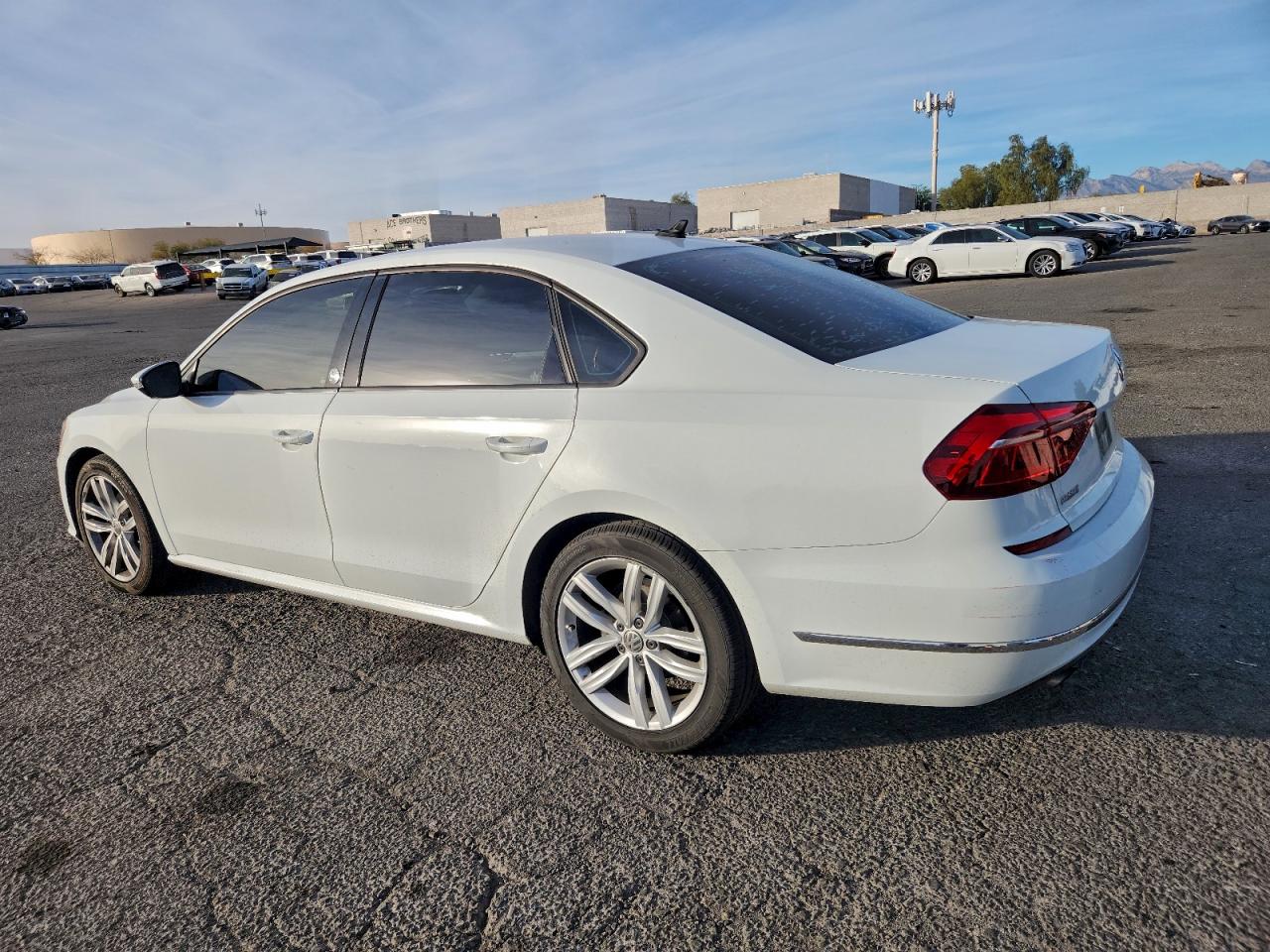 2019 VOLKSWAGEN PASSAT WOLFSBURG photo 3