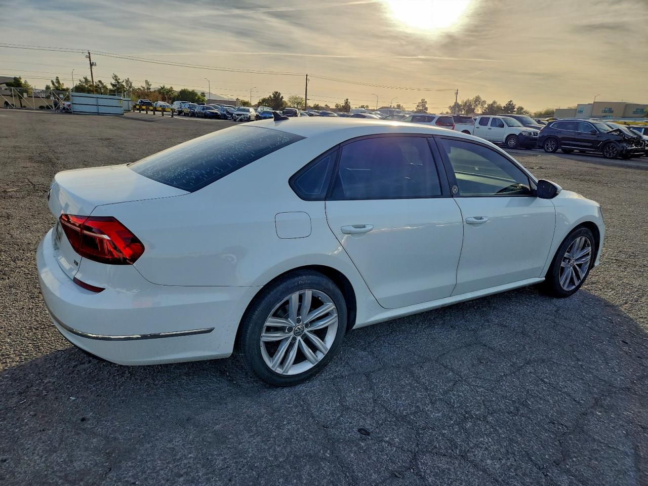 2019 VOLKSWAGEN PASSAT WOLFSBURG photo 5