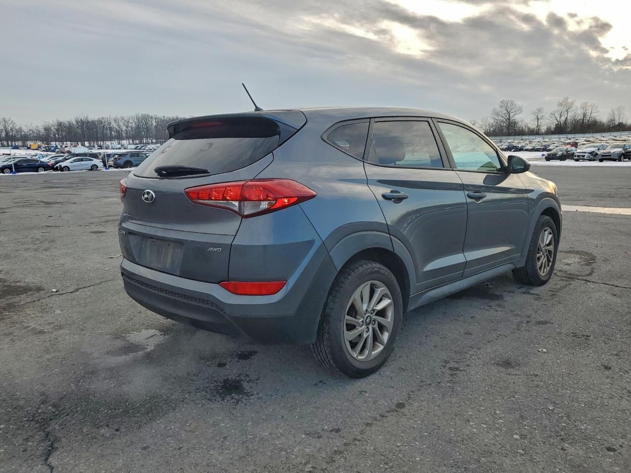 2018 HYUNDAI TUCSON SE photo 5