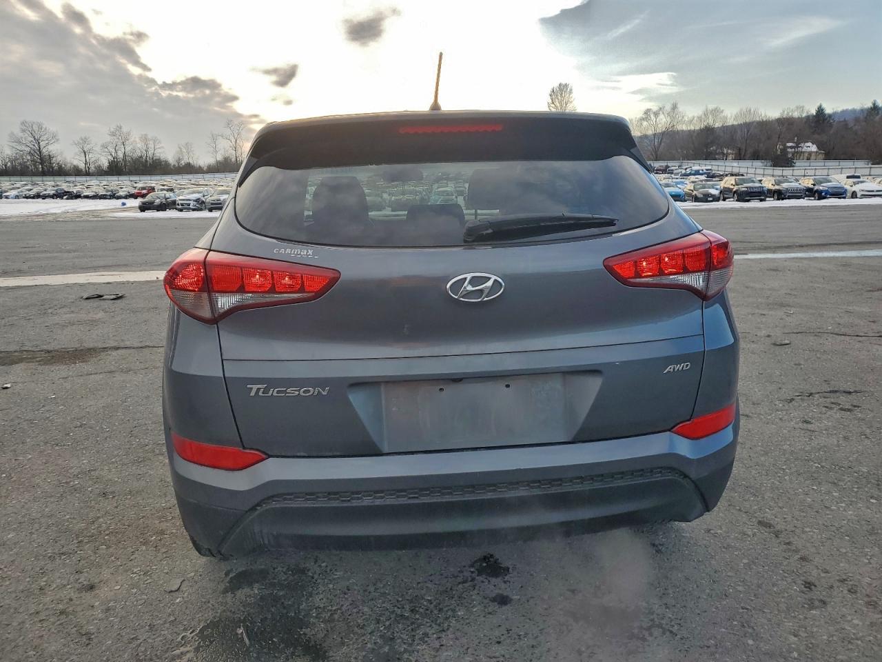 2018 HYUNDAI TUCSON SE photo 11