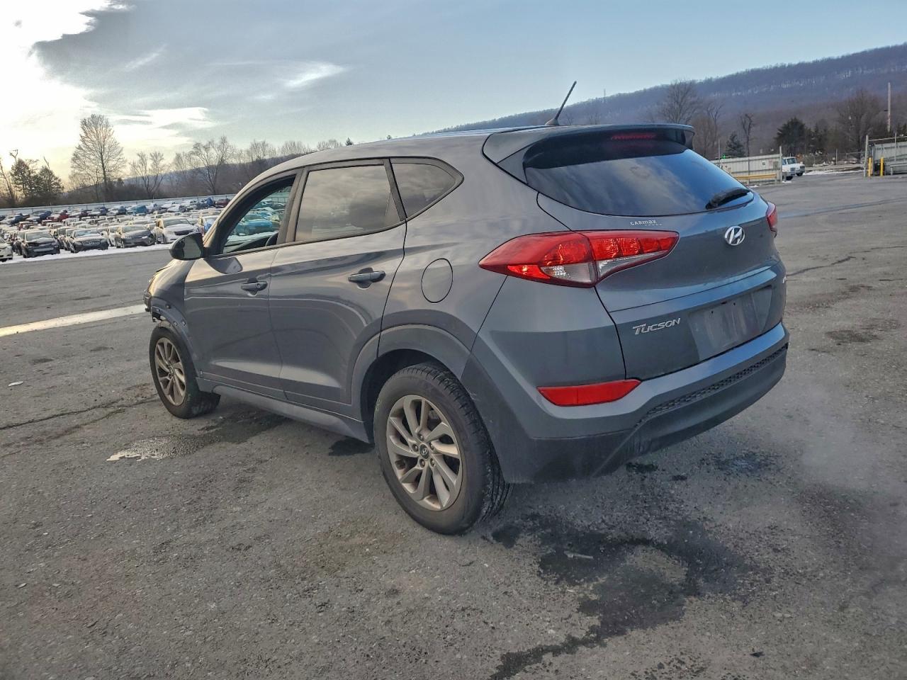 2018 HYUNDAI TUCSON SE photo 3