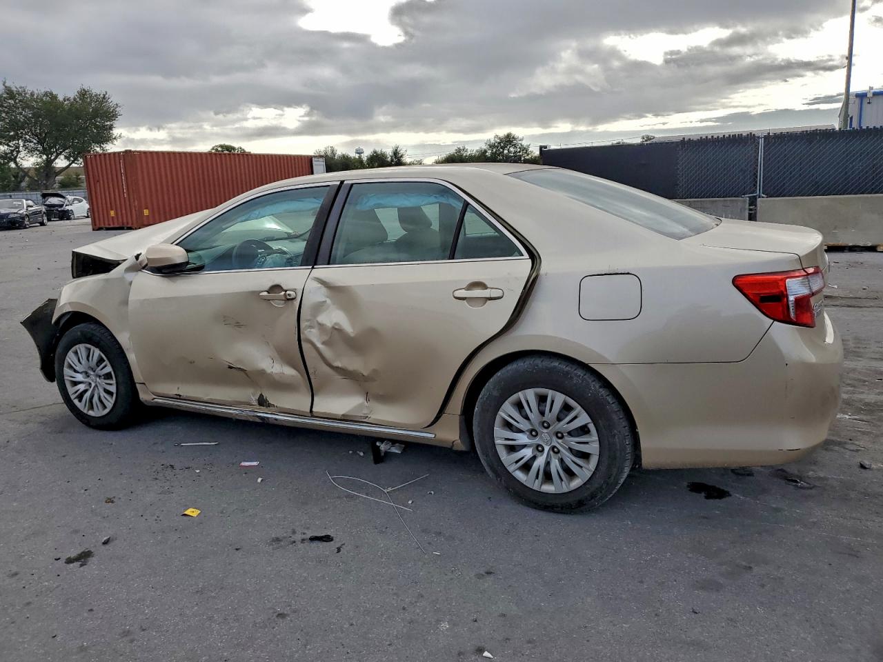 2012 TOYOTA CAMRY BASE photo 3