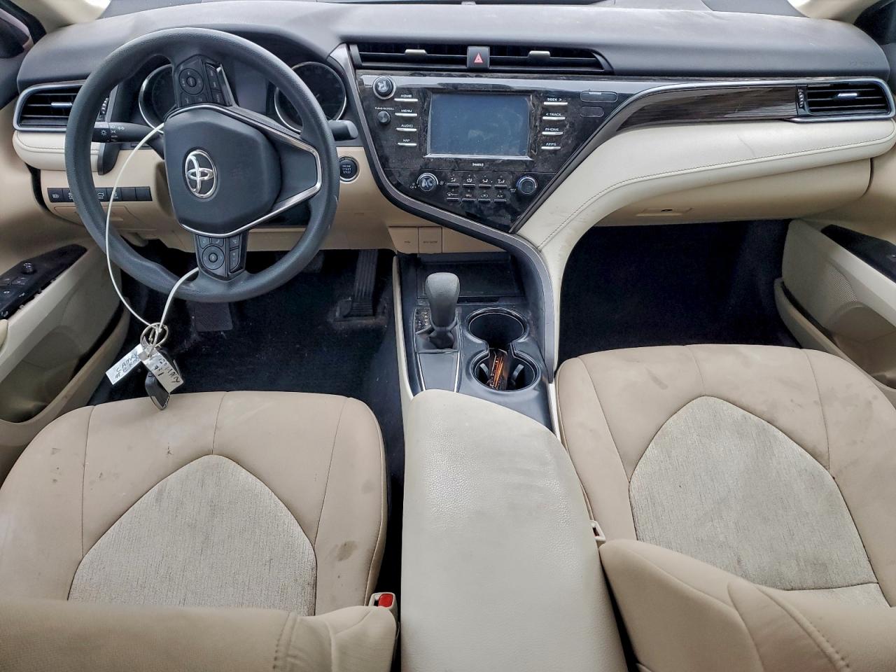 2020 TOYOTA CAMRY LE photo 15