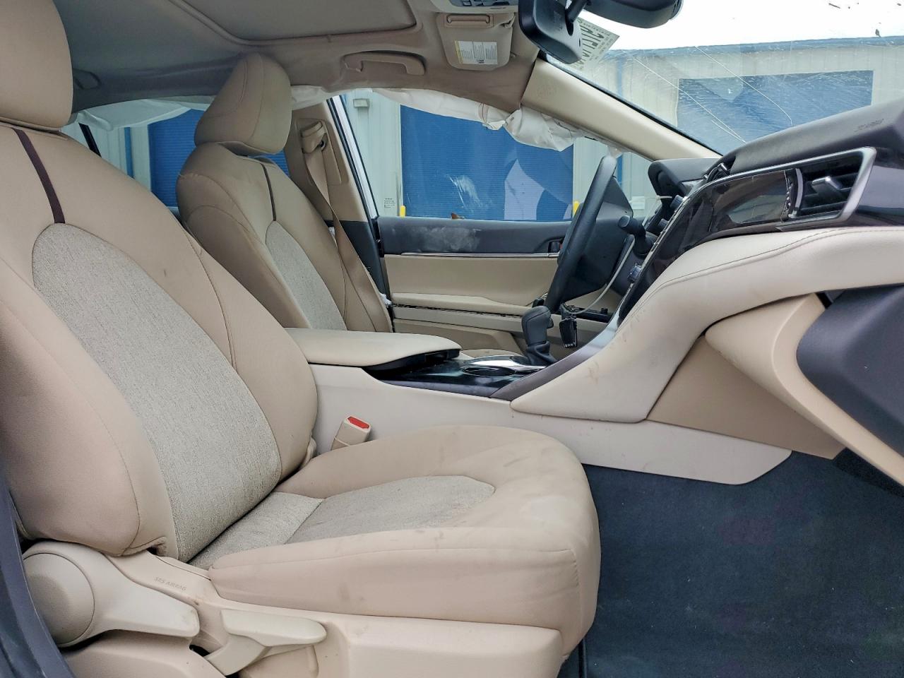 2020 TOYOTA CAMRY LE photo 13