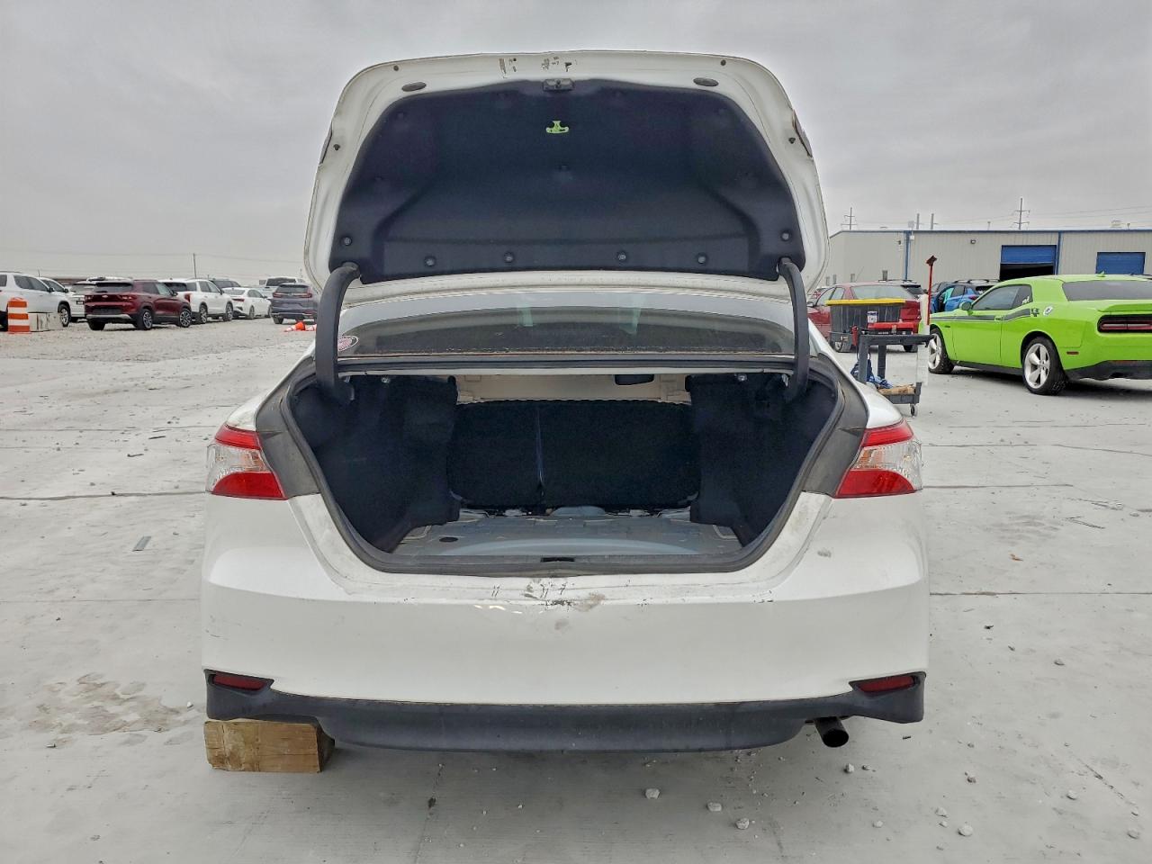 2020 TOYOTA CAMRY LE photo 11