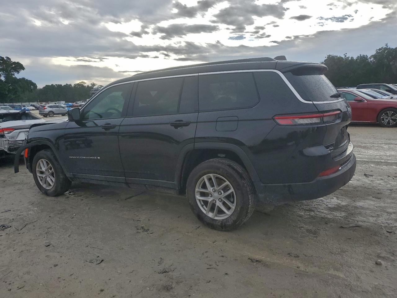2024 JEEP GRAND CHEROKEE L LAREDO photo 3