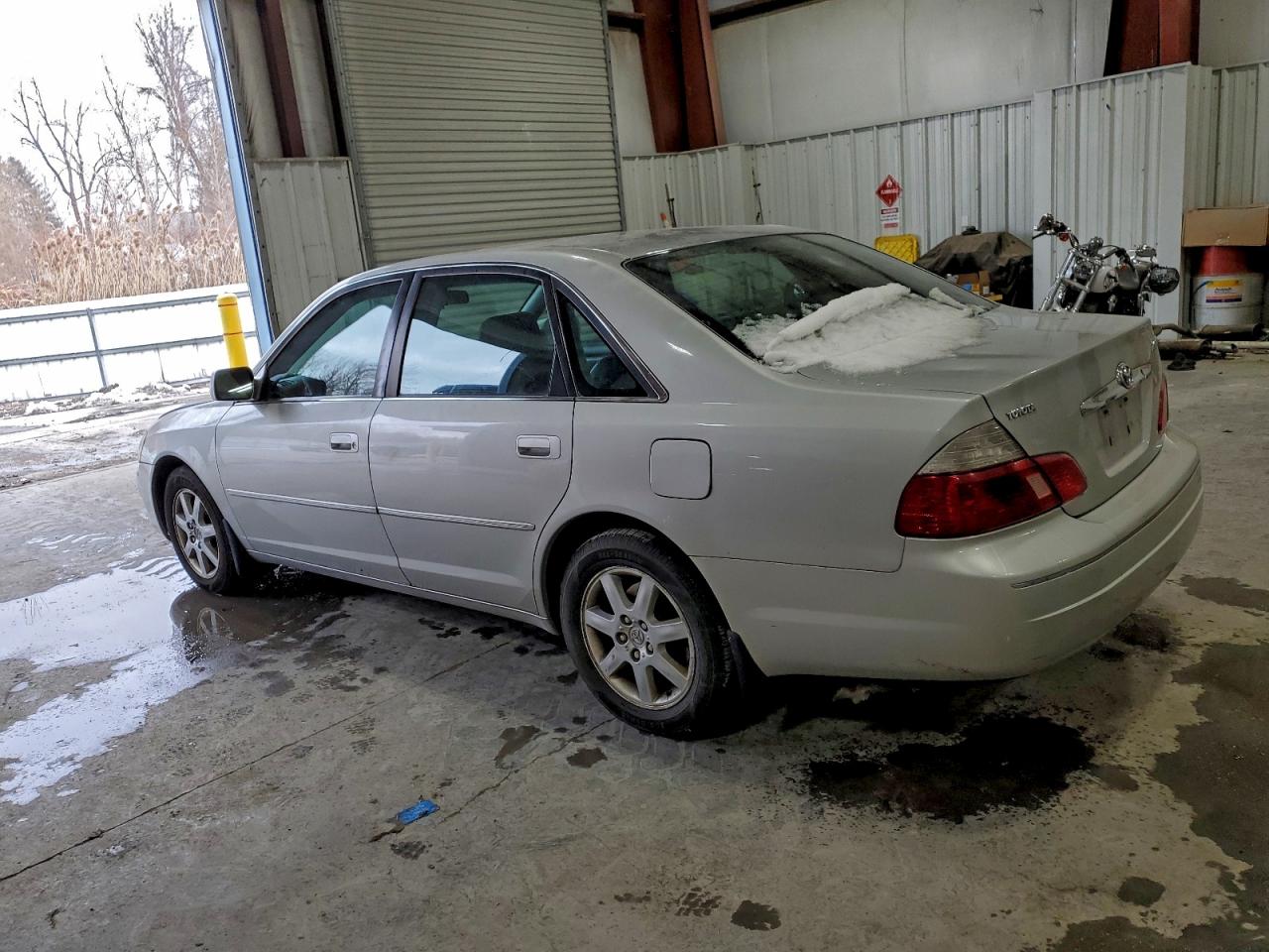 2004 TOYOTA AVALON XL photo 3