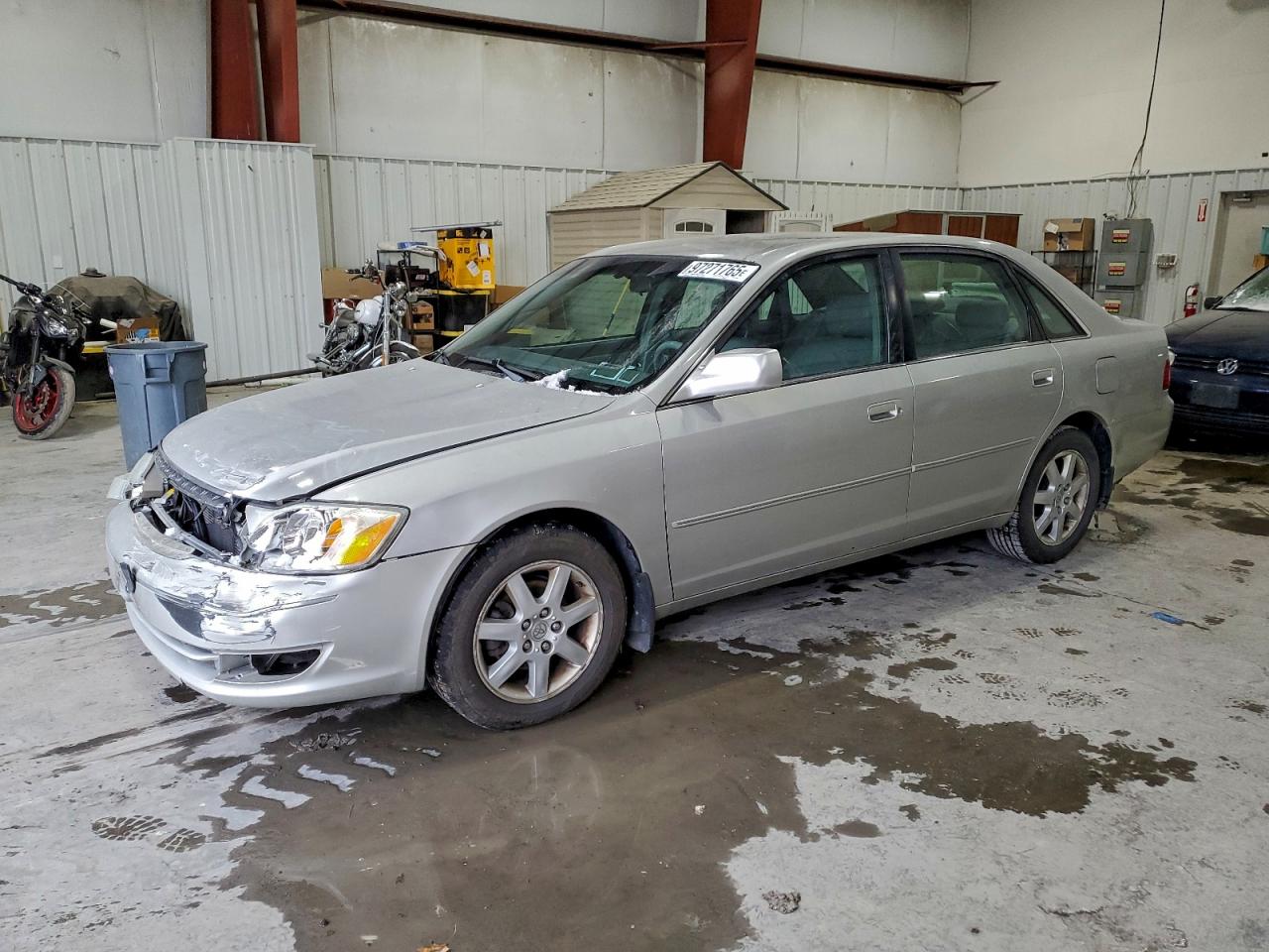 2004 TOYOTA AVALON XL photo 2