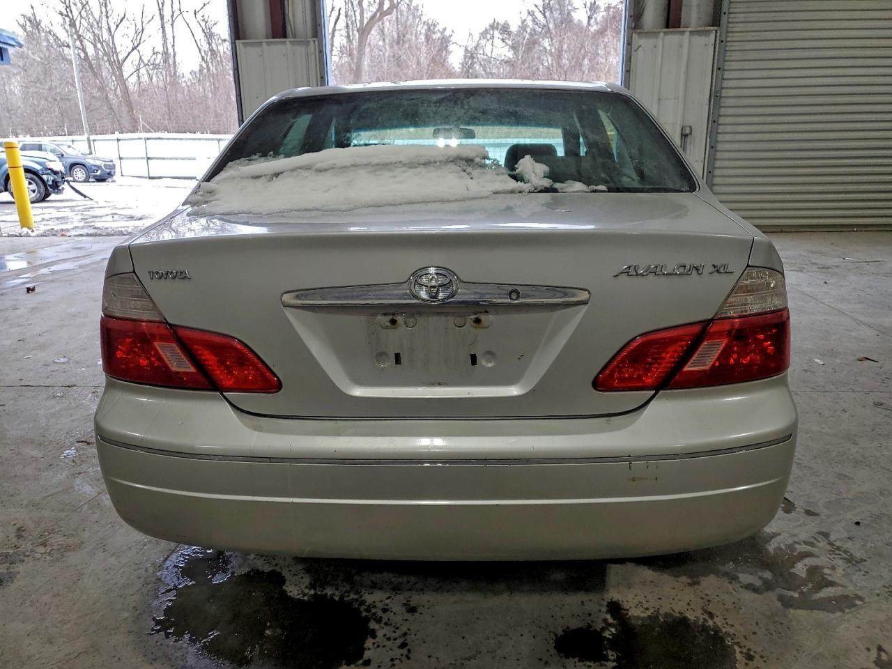 2004 TOYOTA AVALON XL photo 11