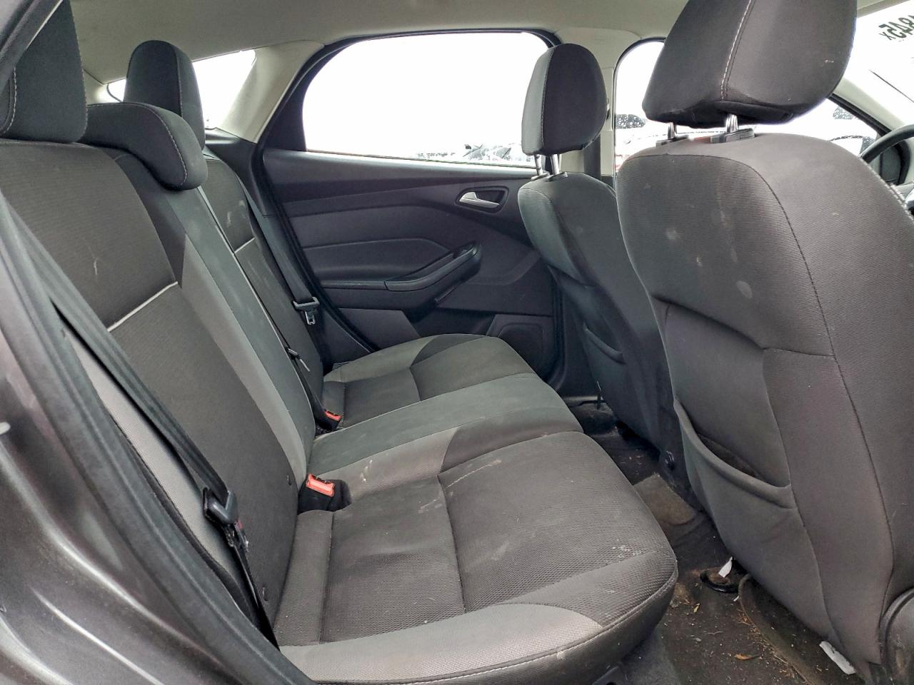 2014 FORD FOCUS SE photo 19