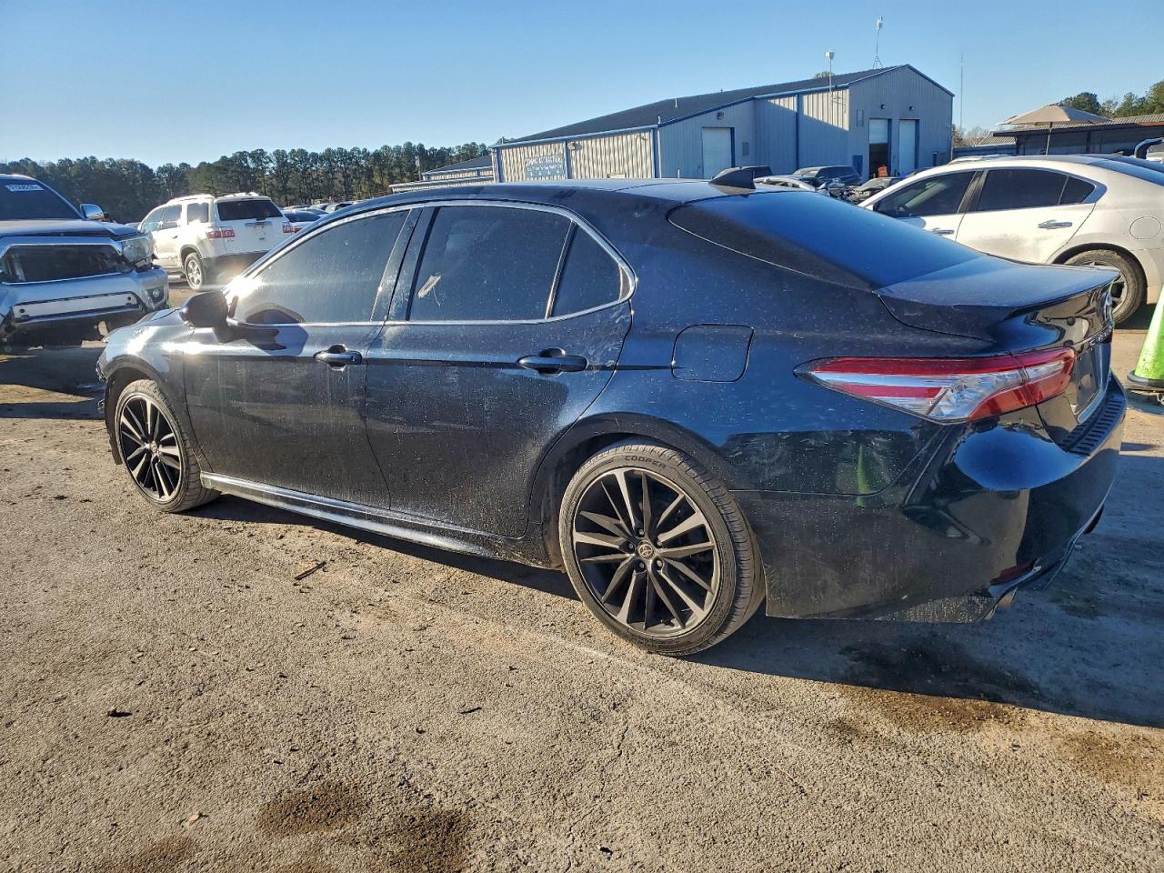 2020 TOYOTA CAMRY XSE photo 2