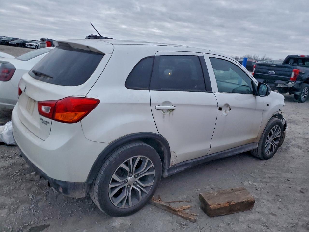 2016 MITSUBISHI OUTLANDER SPORT ES photo 5