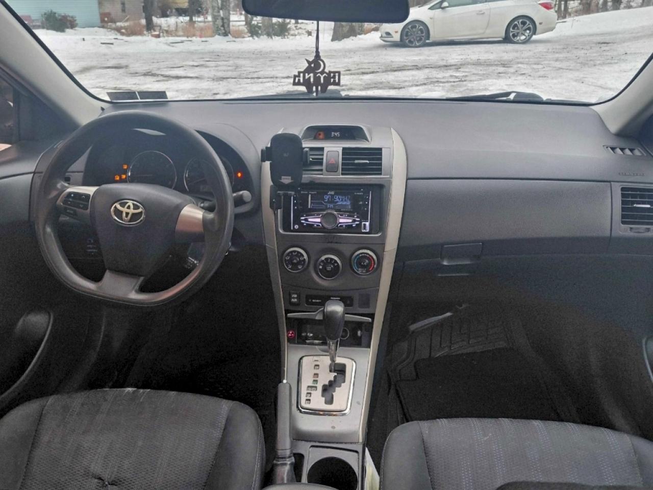 2013 TOYOTA COROLLA BASE photo 17