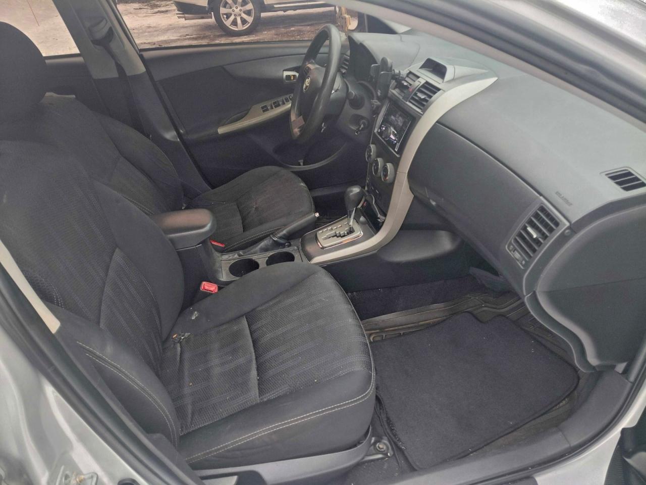 2013 TOYOTA COROLLA BASE photo 9