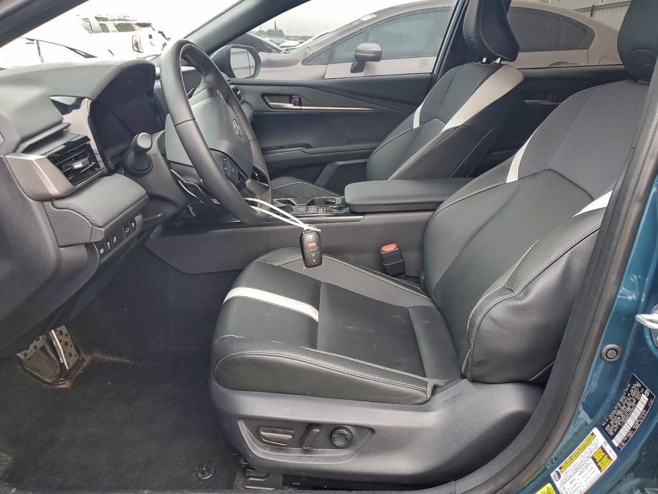 2025 TOYOTA CAMRY photo 19