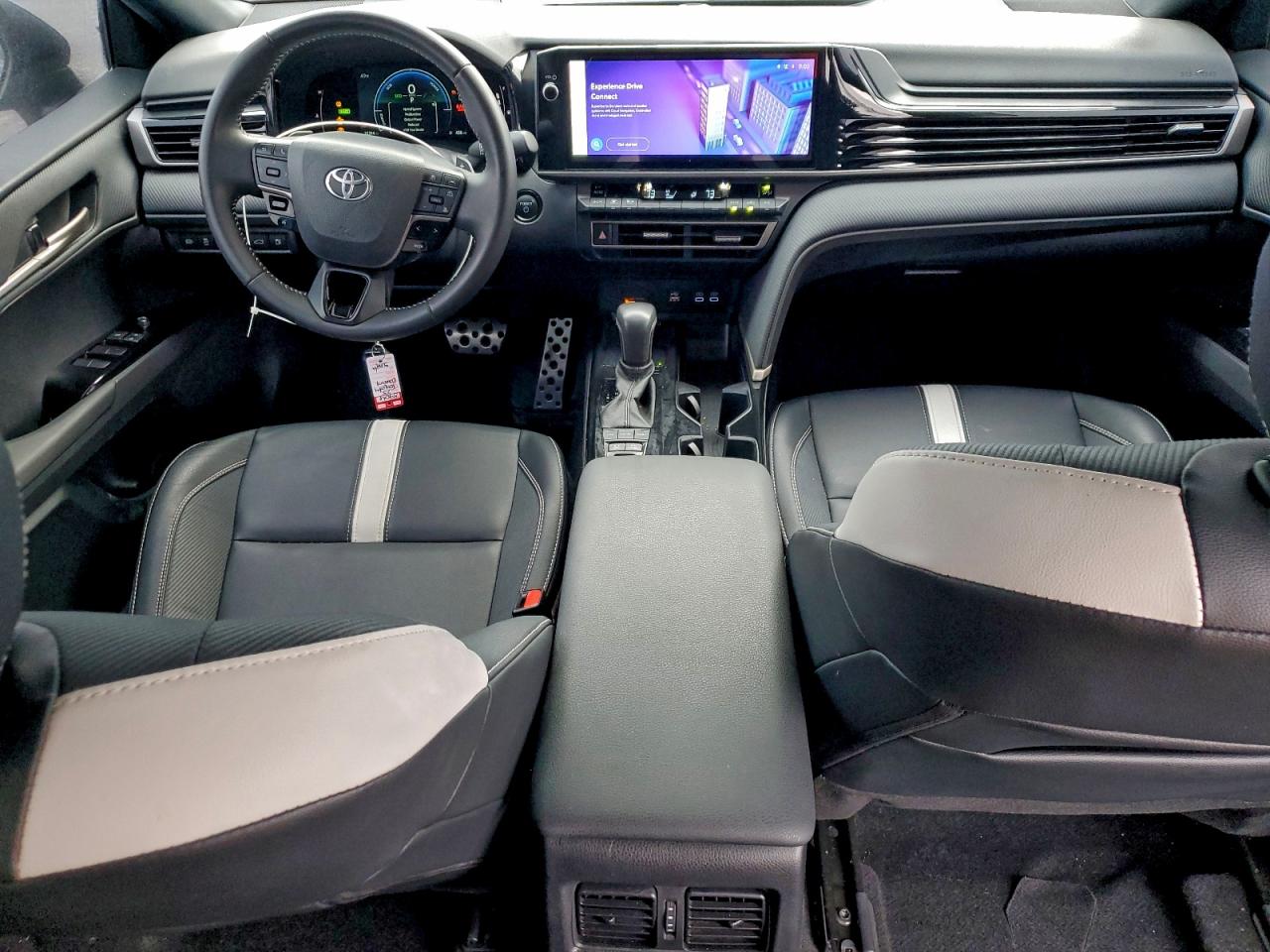 2025 TOYOTA CAMRY photo 22