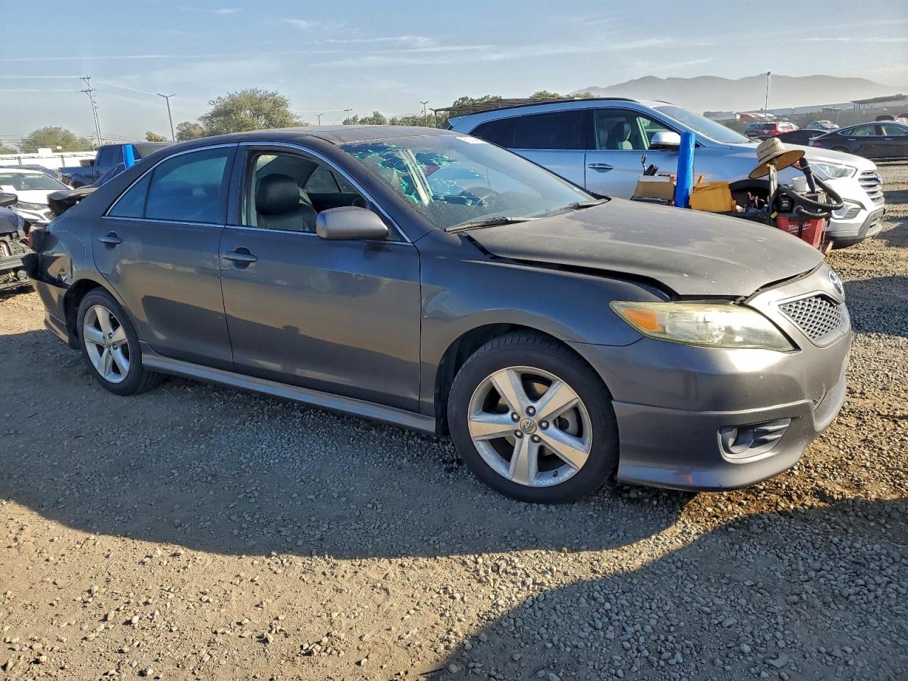 2011 TOYOTA CAMRY SE photo 7