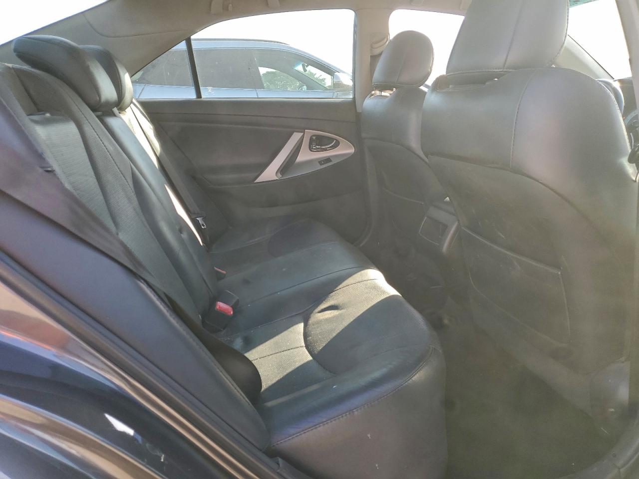 2011 TOYOTA CAMRY SE photo 19