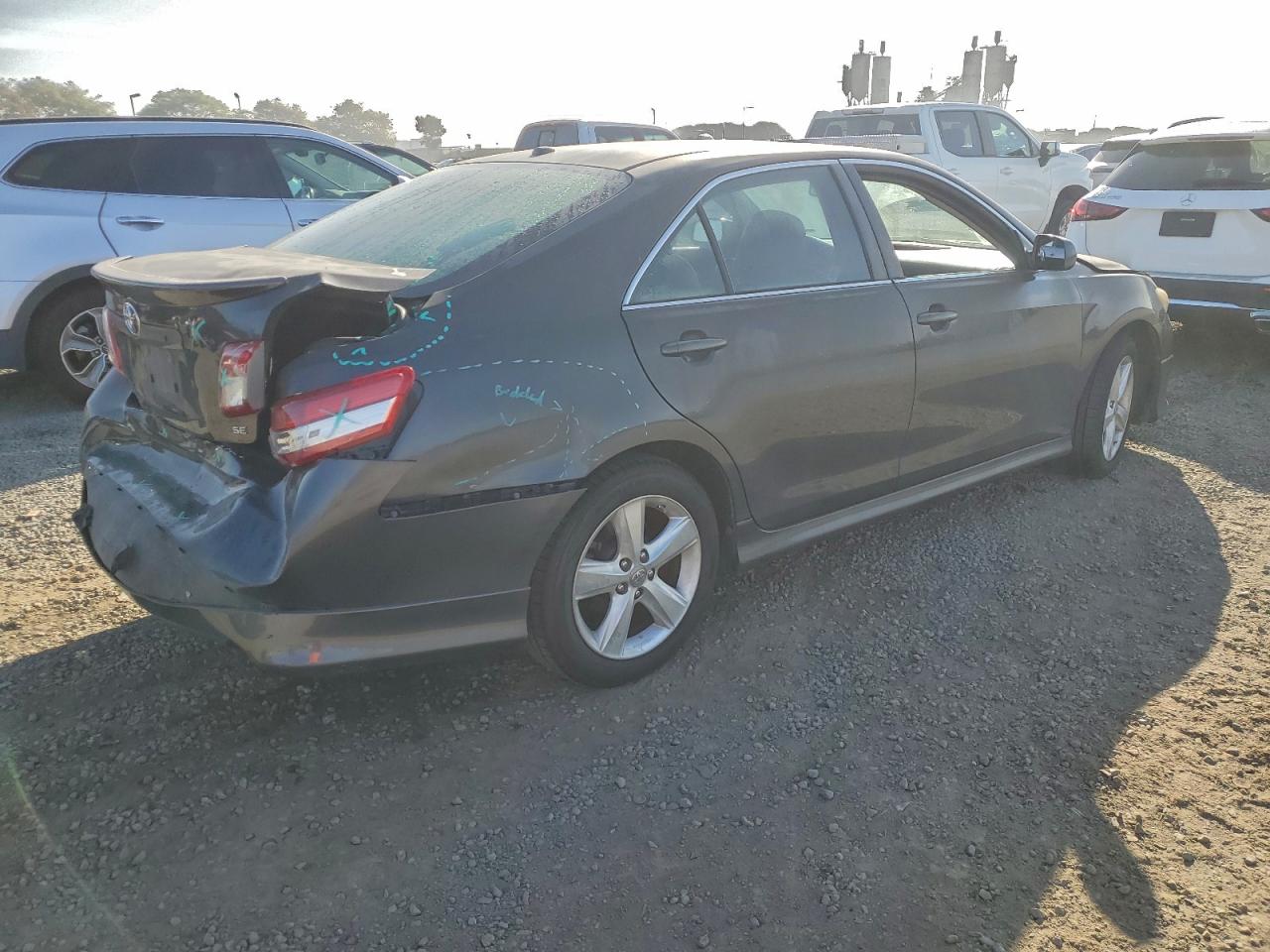 2011 TOYOTA CAMRY SE photo 5