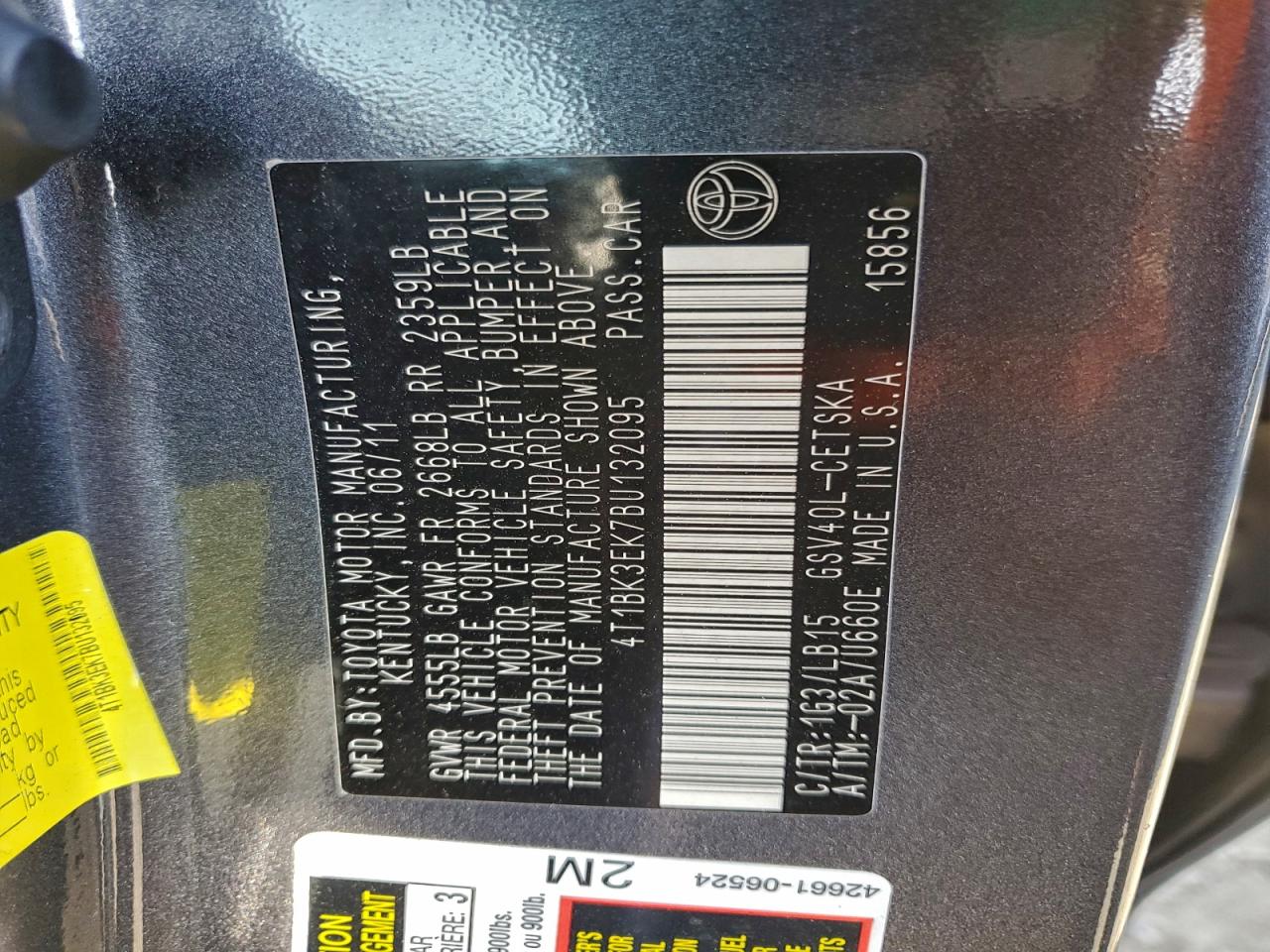 2011 TOYOTA CAMRY SE photo 23