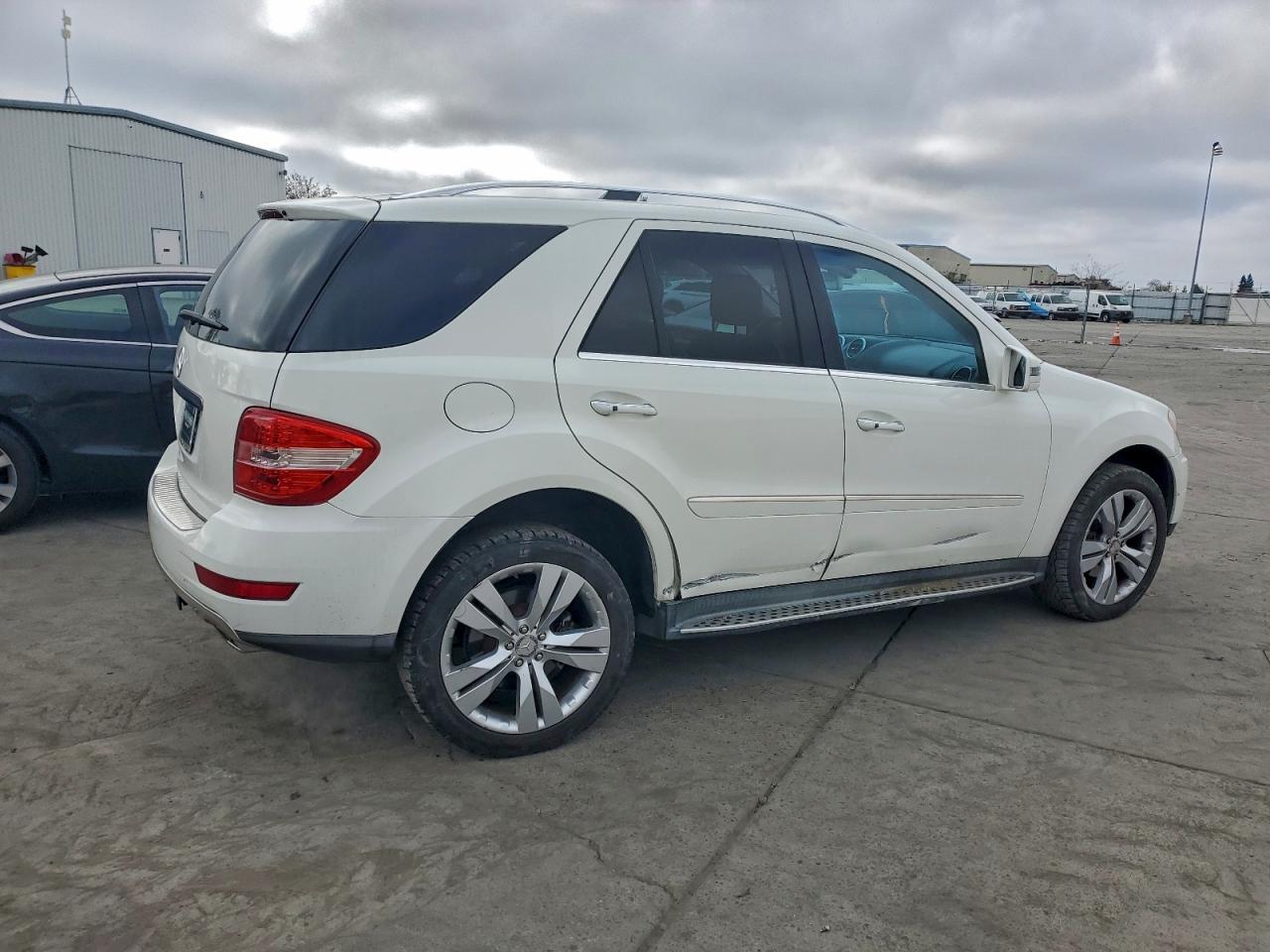 2011 MERCEDES-BENZ ML 350 photo 5