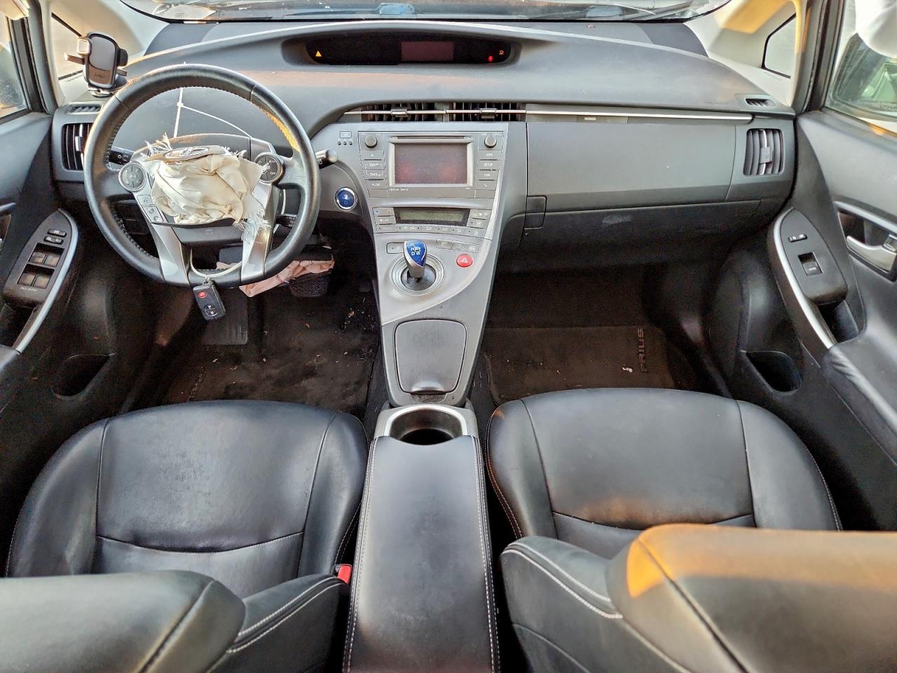 2015 TOYOTA PRIUS photo 15