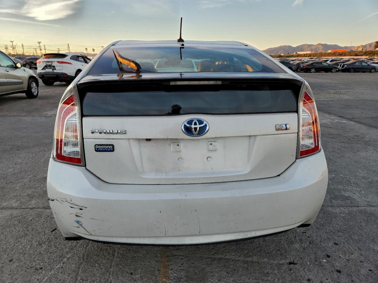 2015 TOYOTA PRIUS photo 11