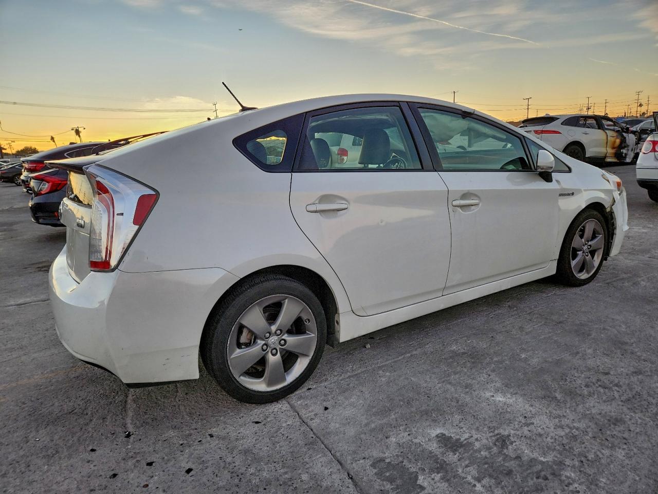 2015 TOYOTA PRIUS photo 5