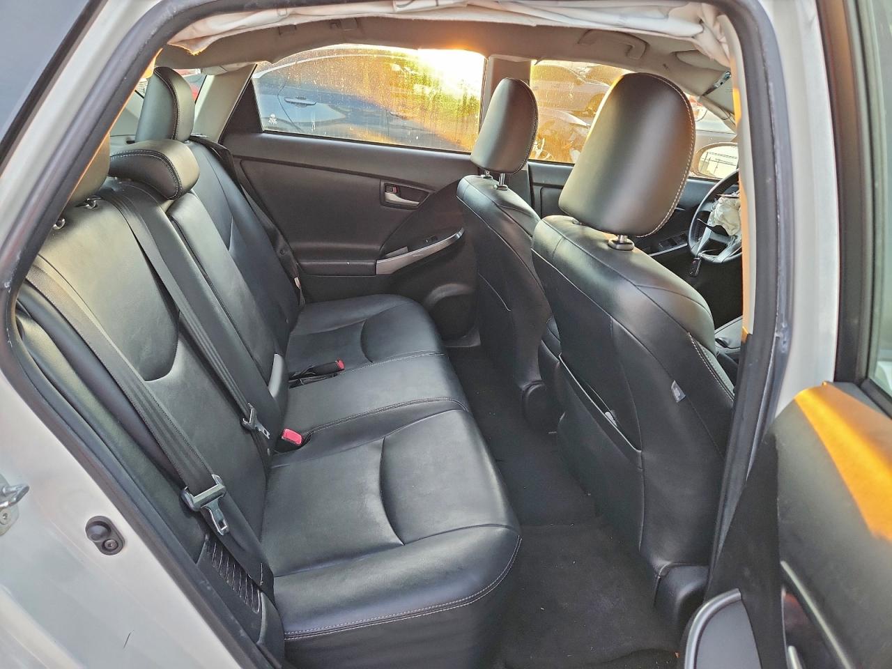 2015 TOYOTA PRIUS photo 19