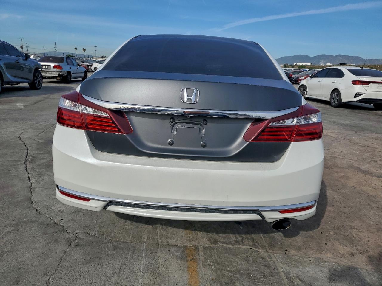 2016 HONDA ACCORD LX photo 6