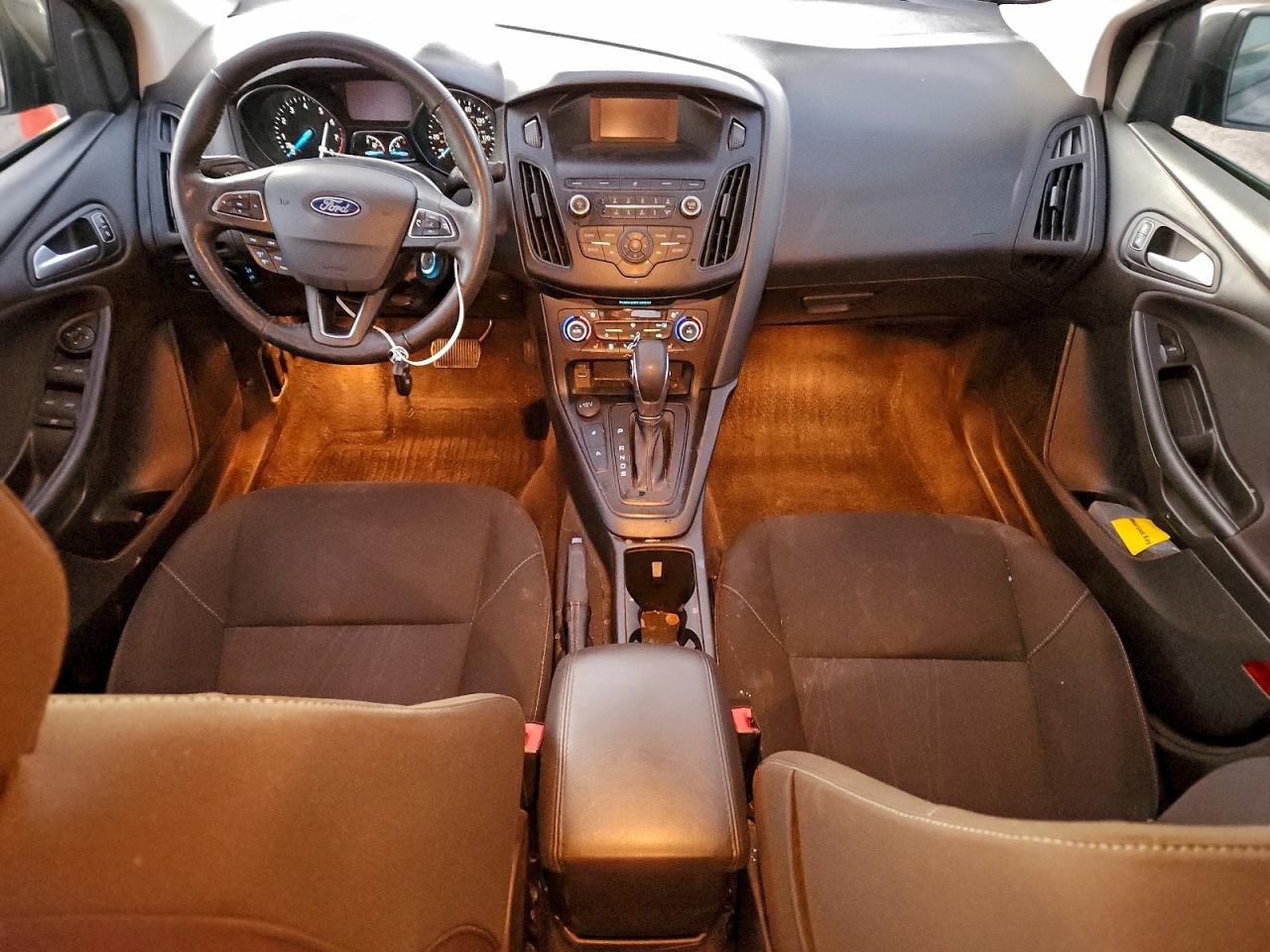 2018 FORD FOCUS SE photo 8