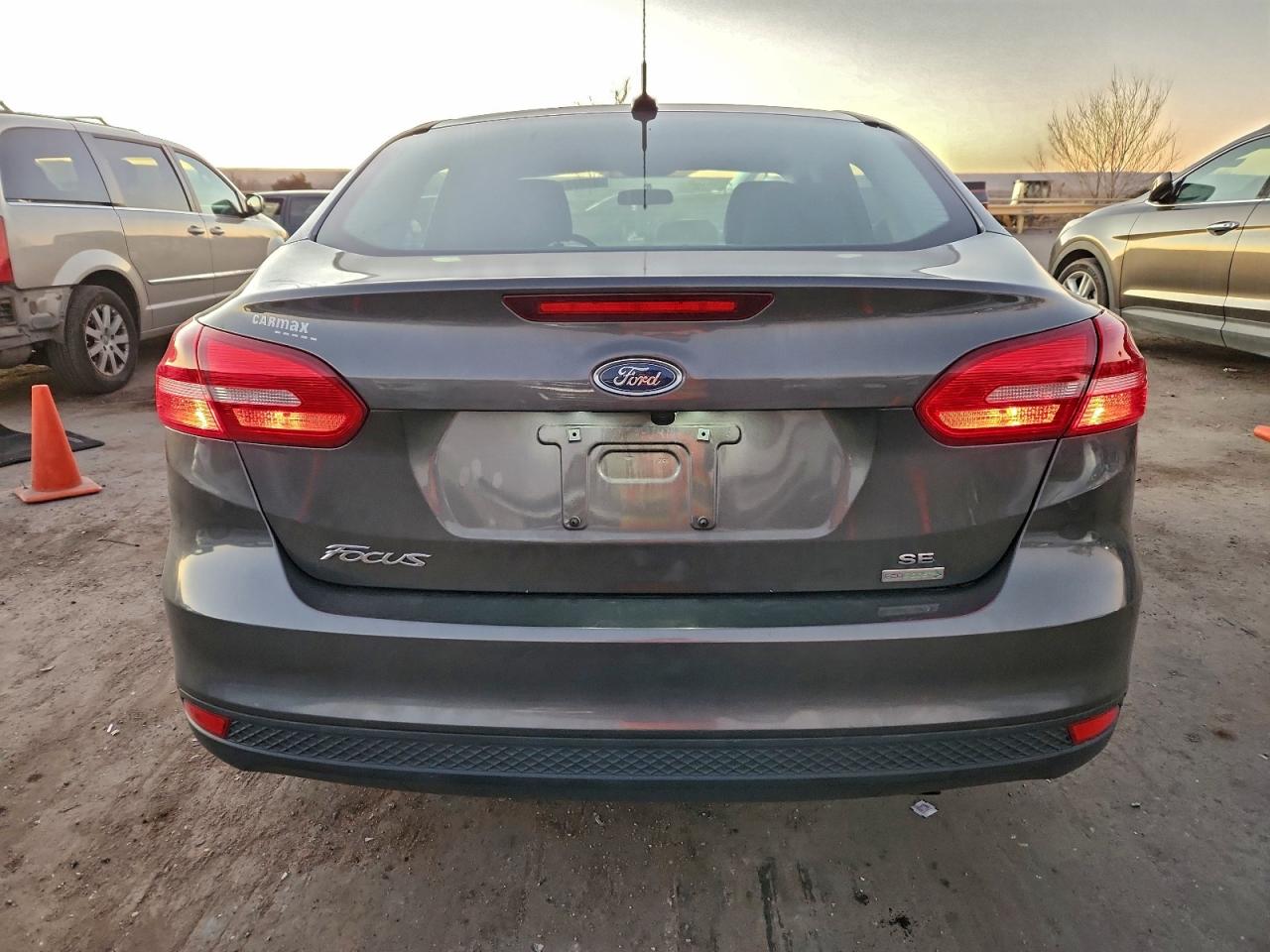 2018 FORD FOCUS SE photo 6