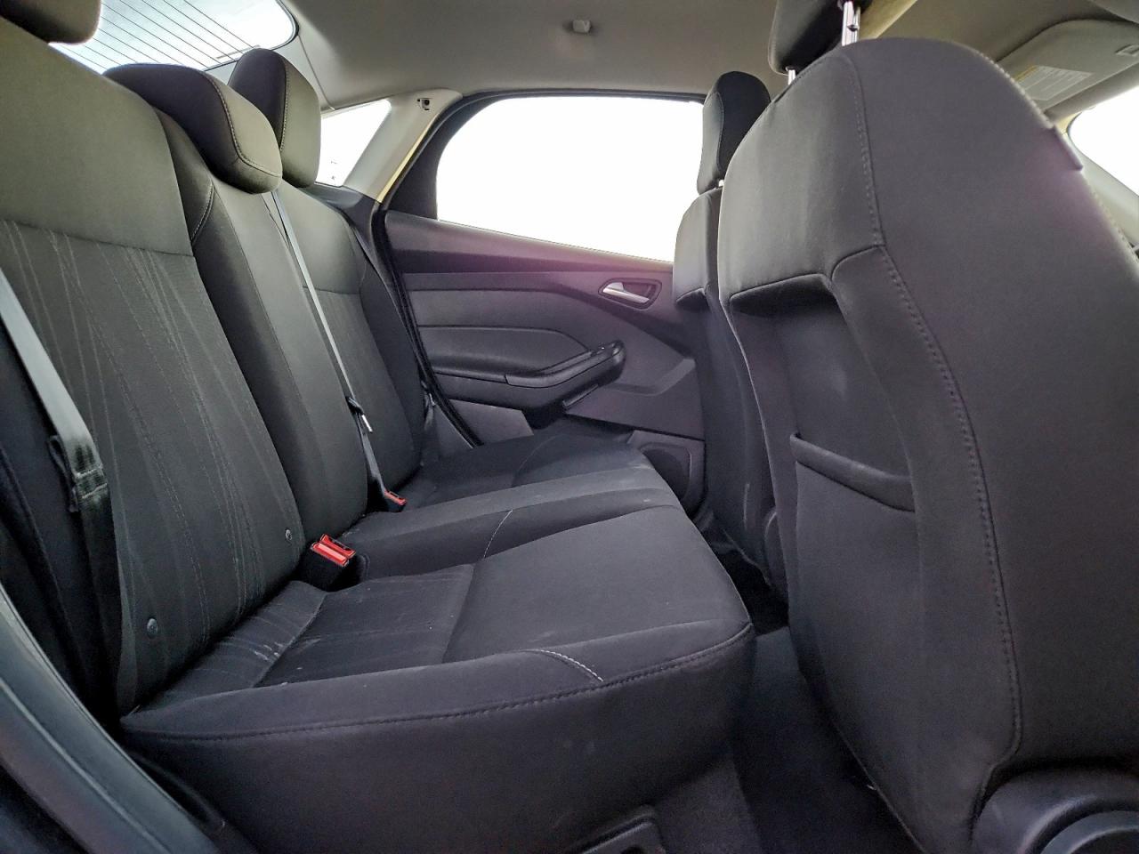 2018 FORD FOCUS SE photo 10