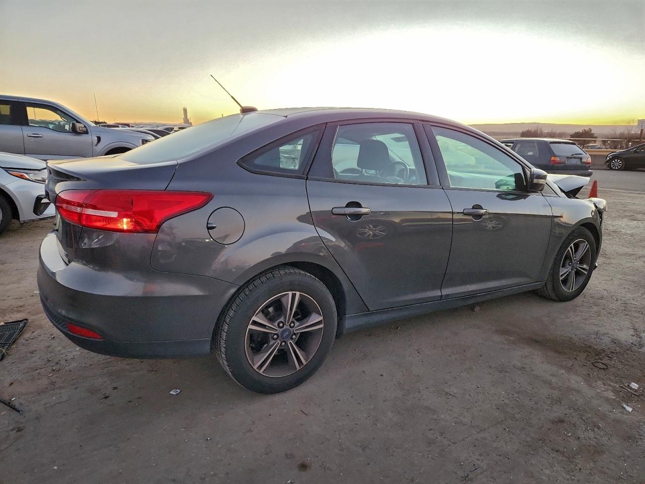 2018 FORD FOCUS SE photo 3