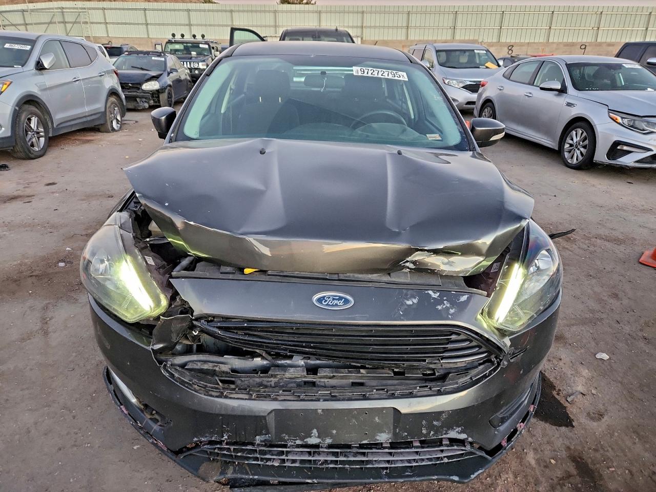 2018 FORD FOCUS SE photo 5