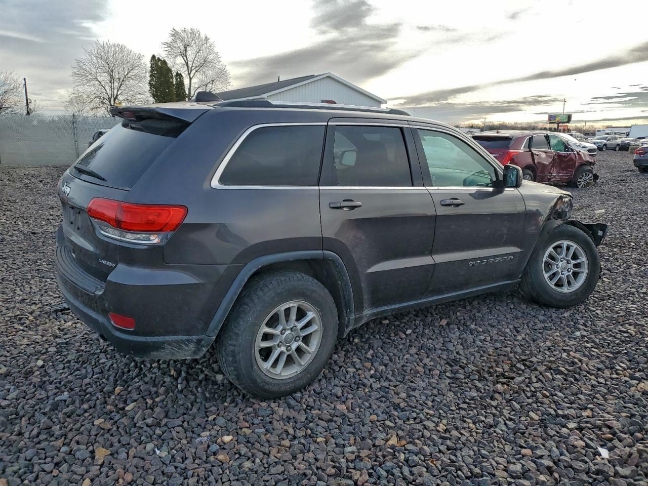 2019 JEEP GRAND CHEROKEE LAREDO photo 3