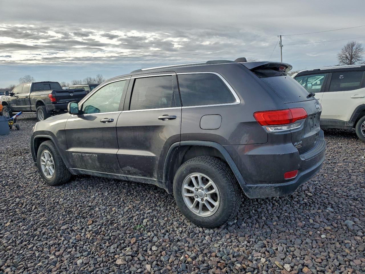 2019 JEEP GRAND CHEROKEE LAREDO photo 2